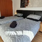 Modern Arcadian Centre Apartment 2 Bed / Balcony
