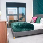 Exoticstay Apartments - New Build - Luxe 2 Bedroom Apt - Free Parking - Smart 4K Tv With Ultrafast Wifi & Netflix - City Centre