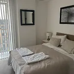 Swanky 2 Bedroom Serviced Apartment With Free Parking & Wifi!