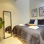 \'Best Stay Promise\' The Hidden Nook Off Caroline Street Nr St Pauls Square & Public Parking I Stylish & Calm Executive Eco-Aprt I Pets Welcome