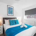 City Centre - Two Bedroom Apartment - Juliet Balcony - Secure Parking - Wifi - Smart Tv