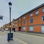 \'Best Stay Promise\' The Hidden Nook Off Caroline Street Nr St Pauls Square & Public Parking I Stylish & Calm Executive Eco-Aprt I Pets Welcome