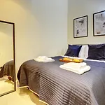 \'Best Stay Promise\' The Hidden Nook Off Caroline Street Nr St Pauls Square & Public Parking I Stylish & Calm Executive Eco-Aprt I Pets Welcome