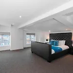 Duplex Penthouse - City Centre - 2 Bedroom - Secure Parking - Terrace - Skyline Views