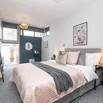 K Suites - Temple Street