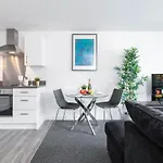 Luxury Apartment - Selly Oak - Parking - Top Rated - Netflix - Wifi