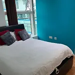 Elegant One Bedroom Apartment With Balcony Recently Refurbished Netflix And Smoking Allowed