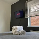 Pluxa Bearwood Hotel Double Beds With Ensuite And Car Park