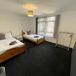 The Coach House - 5* Luxurious 4 Bedroom House