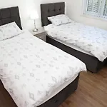 Cosy 3-Bed Bungalow Nec Airport Close To Amenities