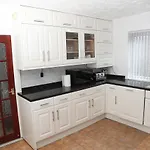 Cosy 3-Bed Bungalow Nec Airport Close To Amenities