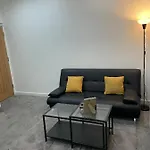 Apartment In Bham City Centre Free Parking Sleeps 3
