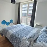 Melody-2Beds 1Bath, Chinatown With Free Parking