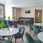 Stylish 2 Bed Apartment On Broad Street!