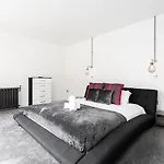 Ultimate Luxury Penthouse - Rooftop Terrace - Air Conditioning - Secure Parking - Long Term Only