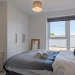 Pass The Keys New Chic 2 Bed Pad Central Free Parking