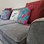 Pass The Keys Attractive Modern 2 Bedroom House In Harborne