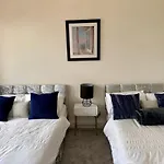 Luxury 3 Bedroom Modern Penthouse- Birmingham City