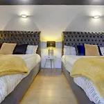 City Centre, 2 Bedroom, Secured Parking, 3 King Bed, Wifi Sleep 6 Guest Comfortable On Three King Size Beds, Jewellery Quarter , Birmingham City Centre , Allocated Secured Parking