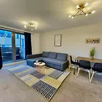 Insta-Style Penthouse With Balcony Or 2B Apartment With Balcony Birmingham City Centre