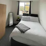 Lovely 3 Bedroom Property With Extensive Parking
