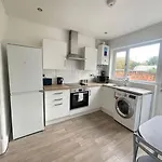 Lovely 3 Bedroom Property With Extensive Parking