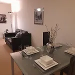 Centrally Situated 1 Bedroom Apartment!