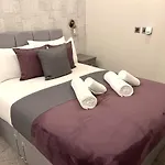 Brand New Silver Forge - Charming Two Bedroom Apartment - City Centre - Lux Apartment