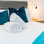 Aqua-Themed 2 Bedroom Cosy Apartment - City Centre
