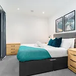 Aqua-Themed 2 Bedroom Cosy Apartment - City Centre