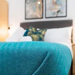Aqua-Themed 2 Bedroom Cosy Apartment - City Centre