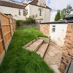Lovely Homely Studio Available