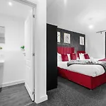 The Elixir Suite 2 Bedroom Property Near Bullring City Centre - Sleeps 7