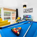 ✪Central✪6Bed✪ Parking✪Pool Table✪Private Patio ✪