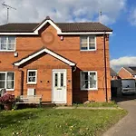 House - 10Min To City Centre - Sleeps 4 - Parking