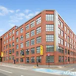 Modern-New Build Apartment In Birmingham