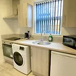 2.Superb Serviced Apartment - Free On Road Parking