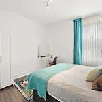 Flat 3-Stylish 2 Bedroom Apartment.