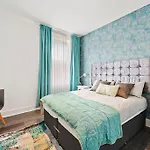 Flat 3-Stylish 2 Bedroom Apartment.