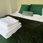 Battenhall House - 4 Bed Luxury Corporate Stay