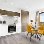 Ebra Stays - Luxury 2 Bedroom Apartment -