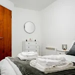 Luxury 2 Bedroom Apartment