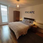 Blue Escape--Lovely 2Beds 1Bath With Free Parking