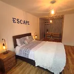 Blue Escape--Lovely 2Beds 1Bath With Free Parking