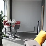 Amazing 1 Bedroom Suite In The City Centre