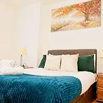 Birmingham City Centre Beautiful Apartment Walking Distance To Bullring Shopping Centre Private Parking