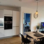Modern And Cozy Apartment By Blue Stays
