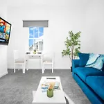 Fabulous Apartment Overlooking Canal - Parking - Perry Barr