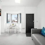 Beautiful Waterside Apartment - Parking - Perry Barr - Top Rated