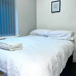 Large Self Contained Studio In Bham City Centre W Parking